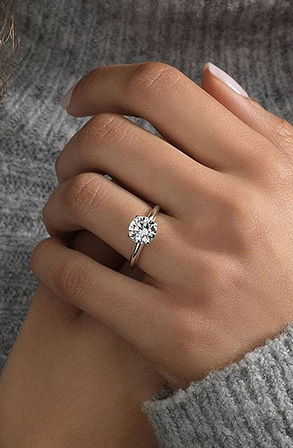 setting engagement ring