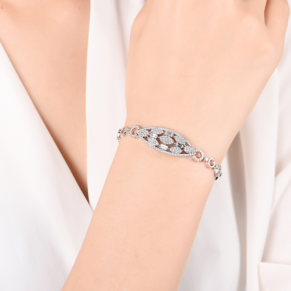 Tiffany T T1 narrow diamond hinged bangle in 18k white gold, medium. |  Tiffany & Co. Singapore