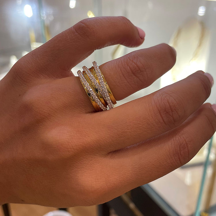 Overlapping Three Row Diamond Band