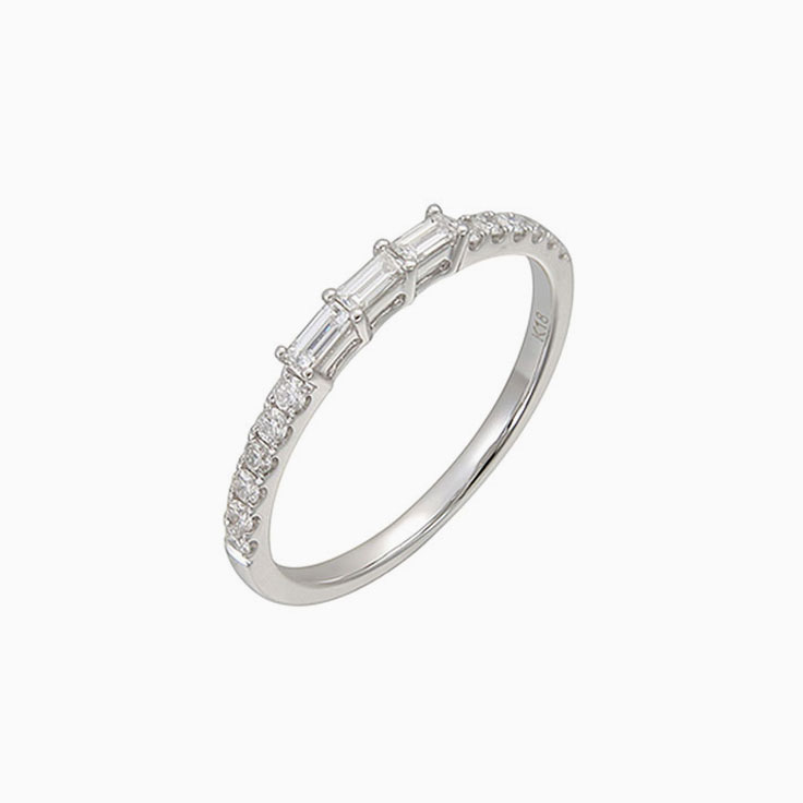 Claw set baguette diamond ring 2701