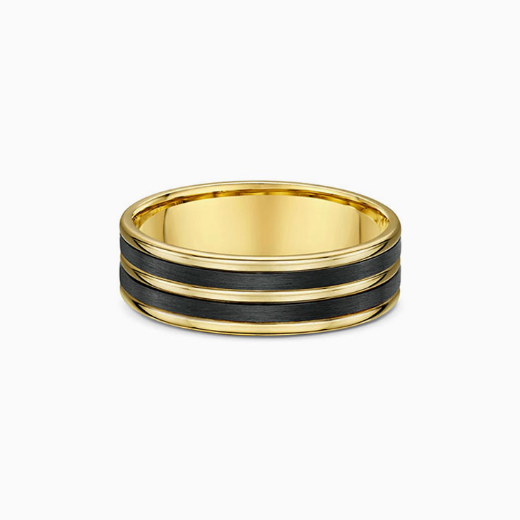 Carbon fibre stripped on gold ring