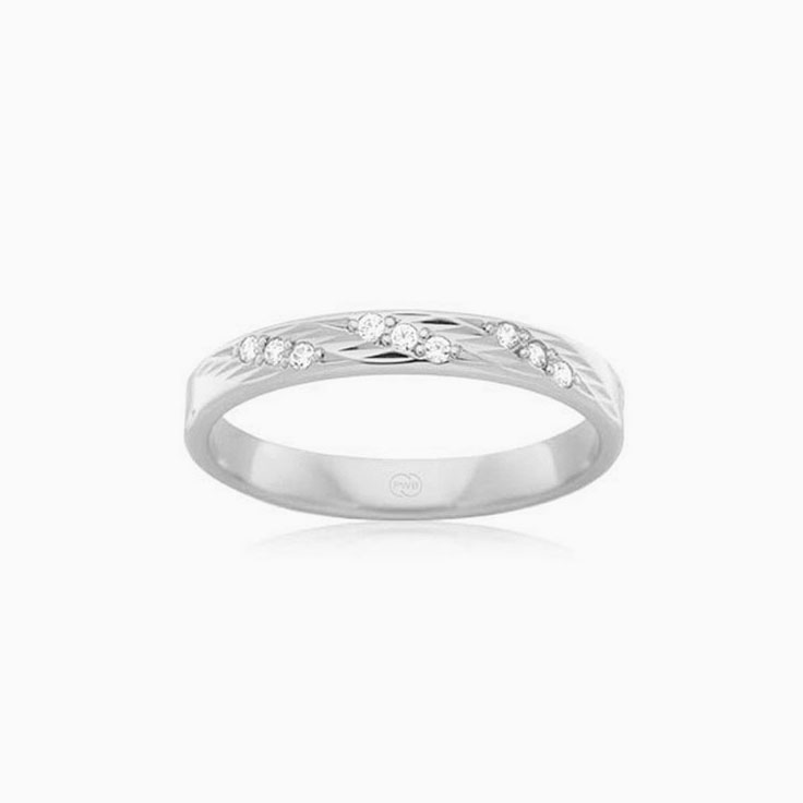 Carved ladies wedding ring F549
