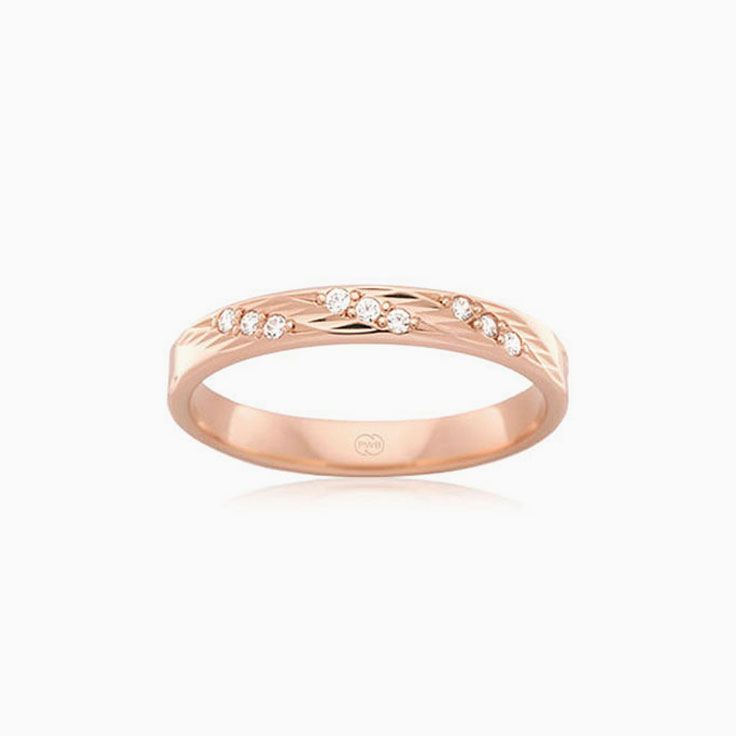 Carved ladies wedding ring F549