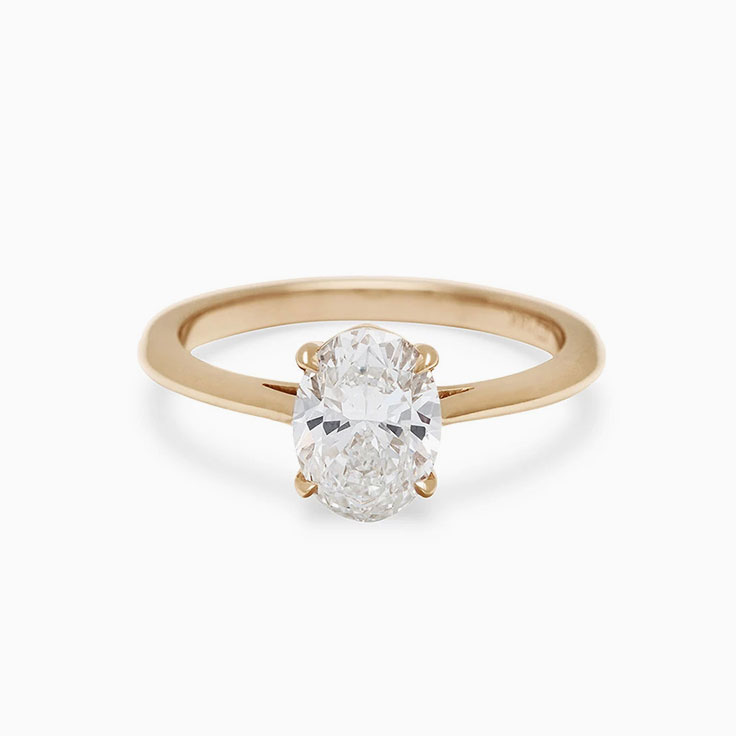 Oval cut diamond engagement ring