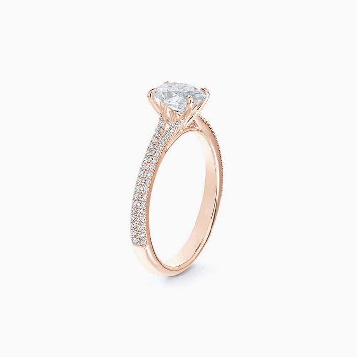 Oval cut engagement ring