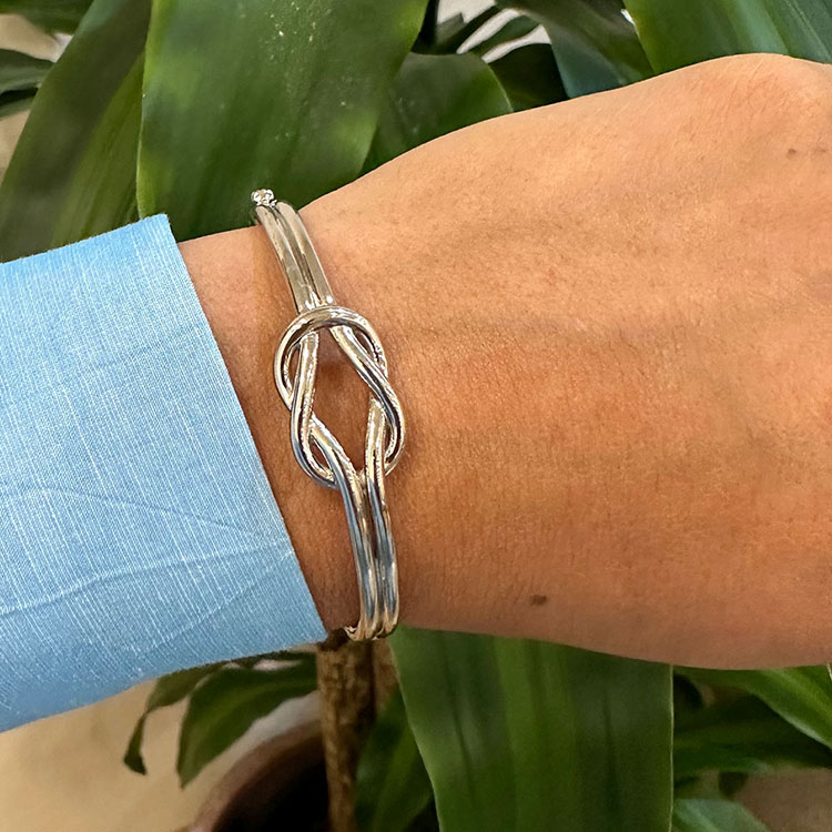 Knot Solid Gold Bangle