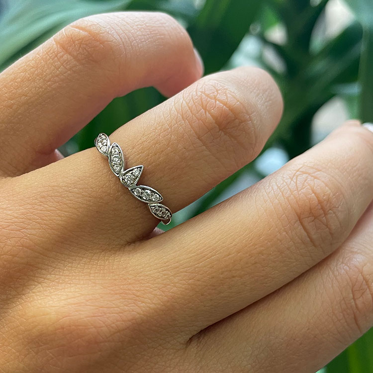 Petal shape wedding ring
