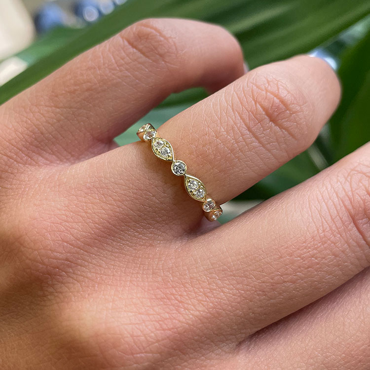 Round diamond petite Wedding Ring