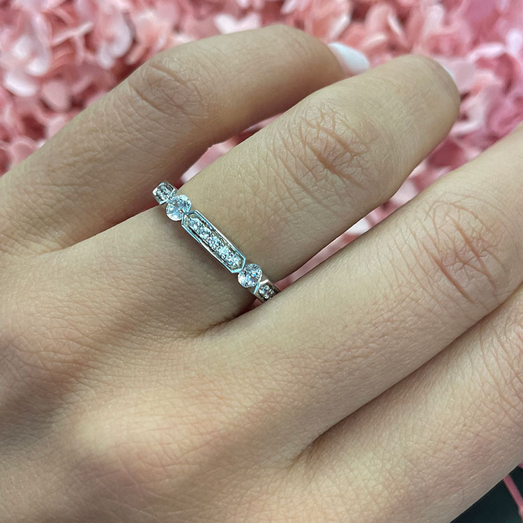 Patterned Ladies wedding ring 3107