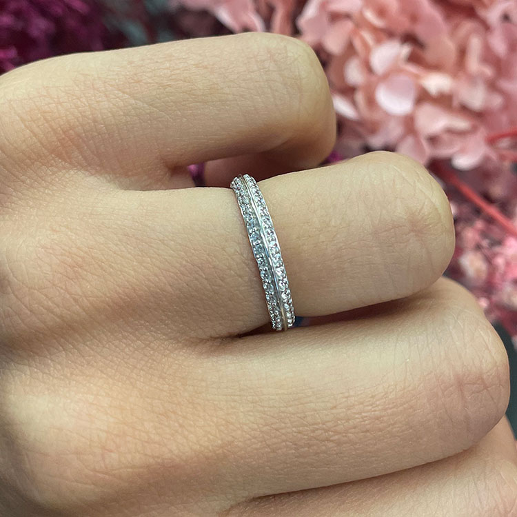 Knife edge diamond wedding ring