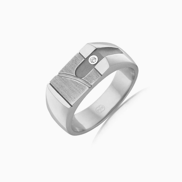 Grooved Signet Ring With Diamond