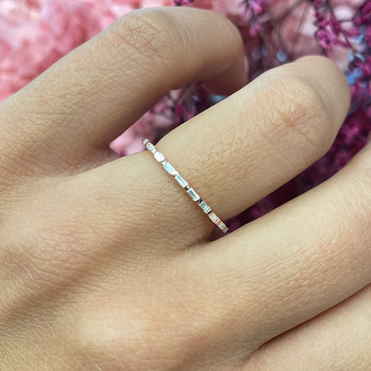Petite baguette Diamond Band